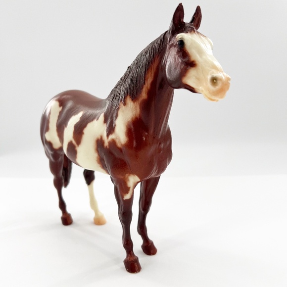 Breyer Yellow Mount Famous Paint Horse Chestnut Paint  #51 - Picture 1 of 8